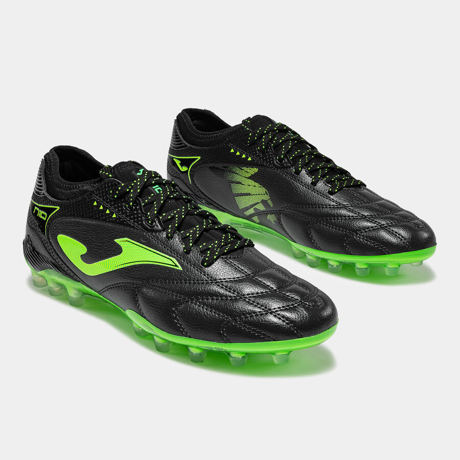 JOMA Focicipők párban Numero-10 26 fekete színben AG műfüves pályára tervezve SOCK SYSTEM és EXO COUNTER technológiákkal ellátva